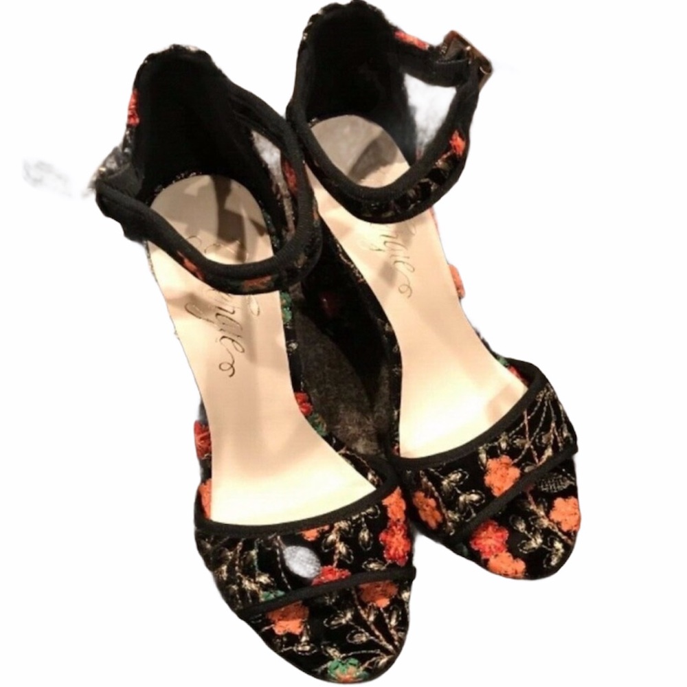 Fergie Courtney Black Floral with ankle strap